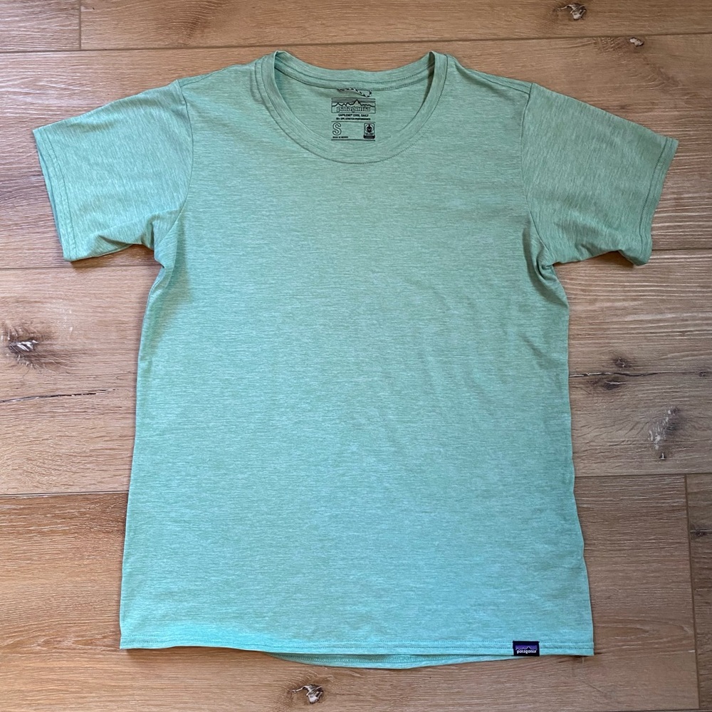 Woman’s Patagonia Dry Fit T-shirt Size Small